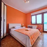 Sandra *